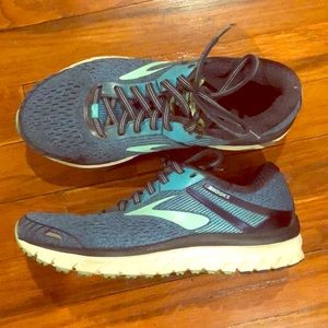 Brooks Adrenaline GTS 18 running shoes